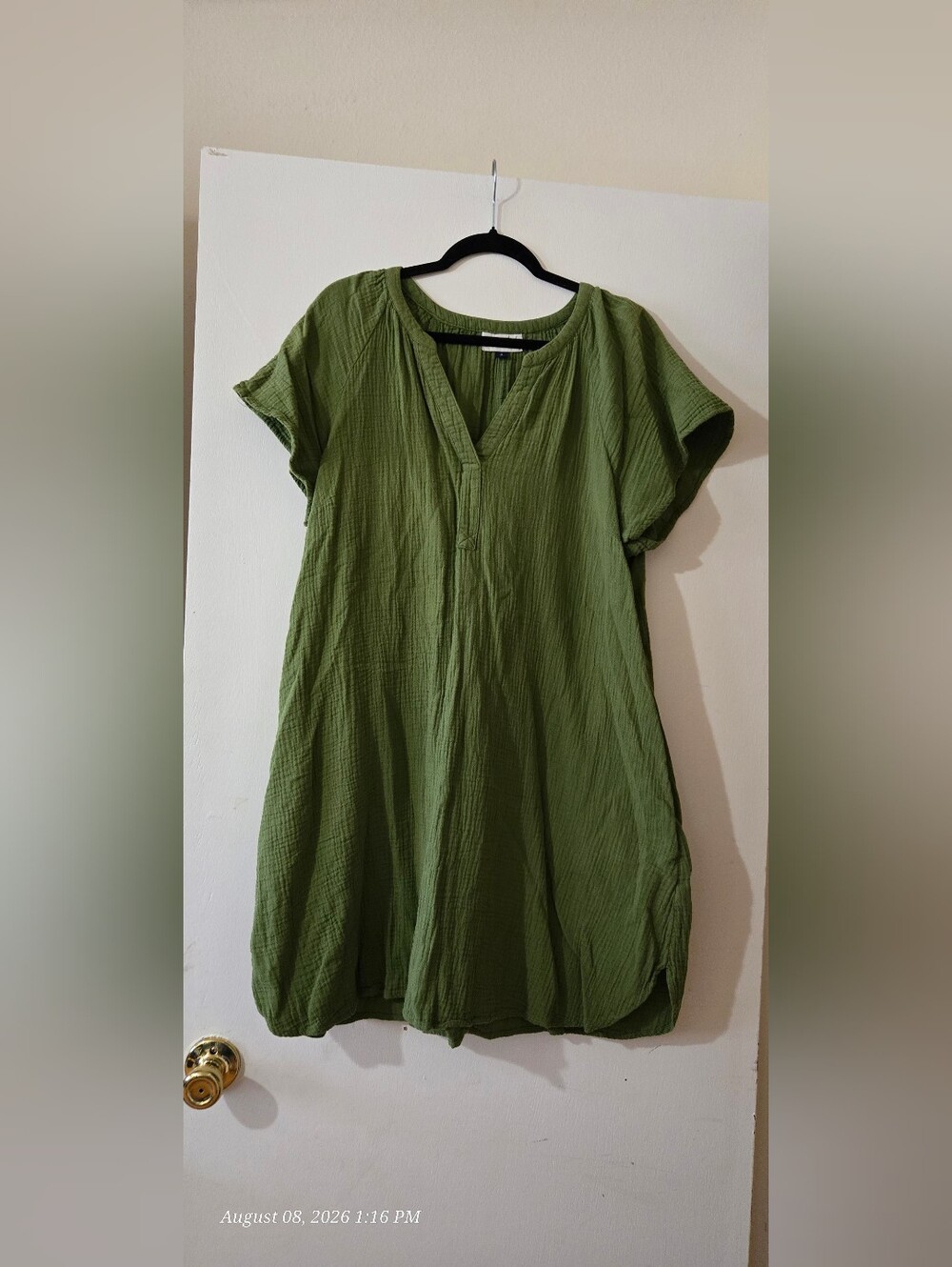 Universal Thread Green Short-Sleeve V-Neck Midi Dress
